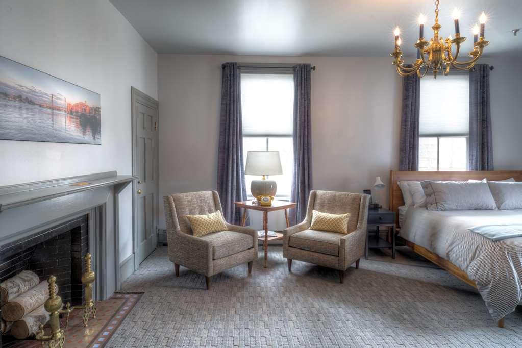 The - Downtown 4*